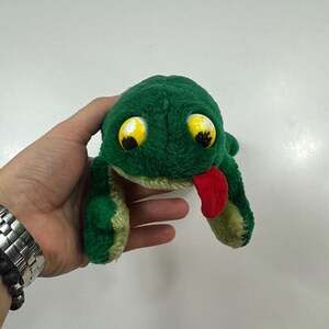 Vintage Russ Berrie Fleegle Green Frog Plush Stuffed Animal #149